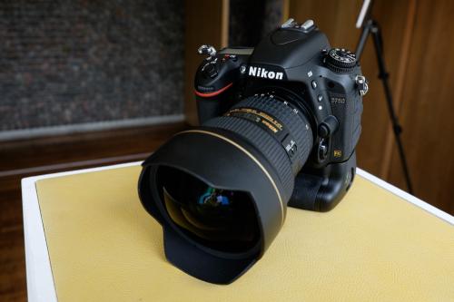 vendo Nikon D750 DSLR camera 400  contacto : - Imagen 1