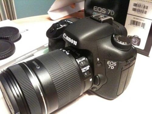 Canon EOS 7D 18MP Digital SLR Camera  Package - Imagen 3