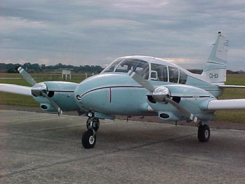 5 aviones a la venta en Uruguay  Ellos son:  - Imagen 1