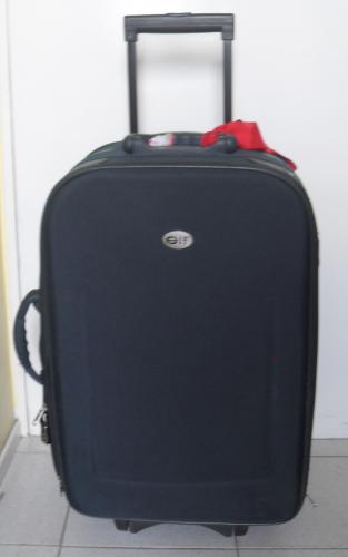 Vendo valija con rueditasmarca ELFcon canda - Imagen 1